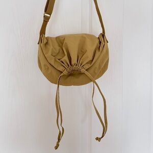 Uniqlo U drawstring bag (small / yellow)